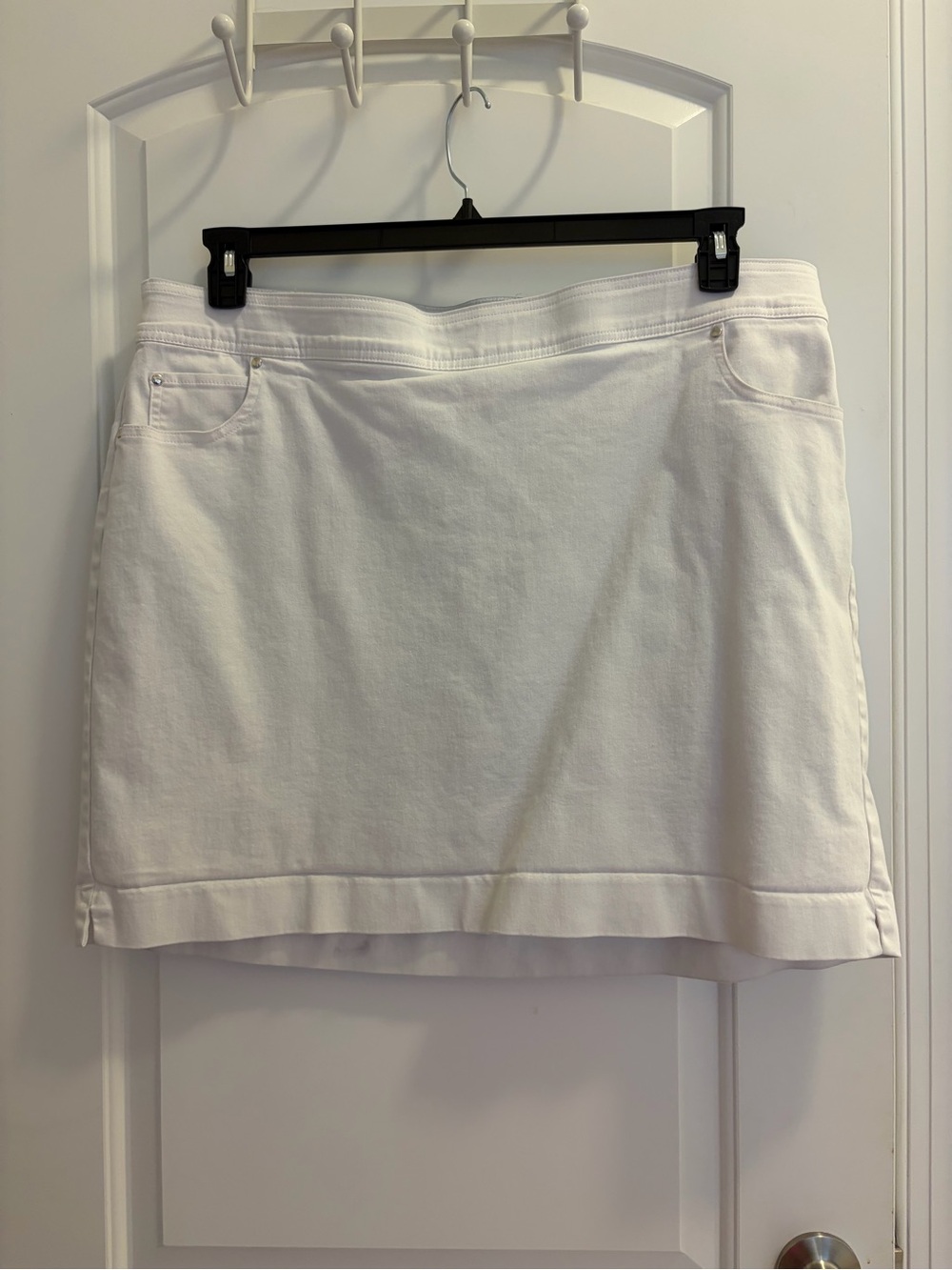 Kim Rogers White Mini Skort with Subtle Pleats